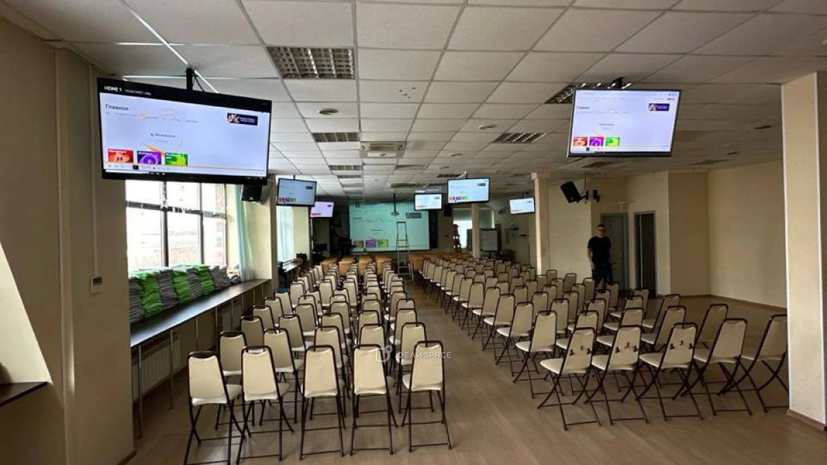 Просторный зал на 200 человек для конференций, лекций и презентаций в Академии Кантаты - Фото №6