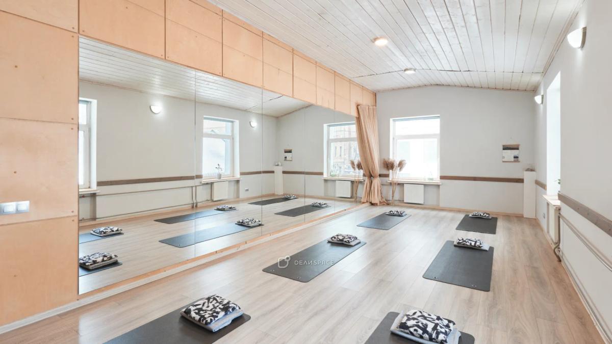 Залы 30 м² для фитнеса, йоги, мастер-классов, тренингов в центре - Фото №2