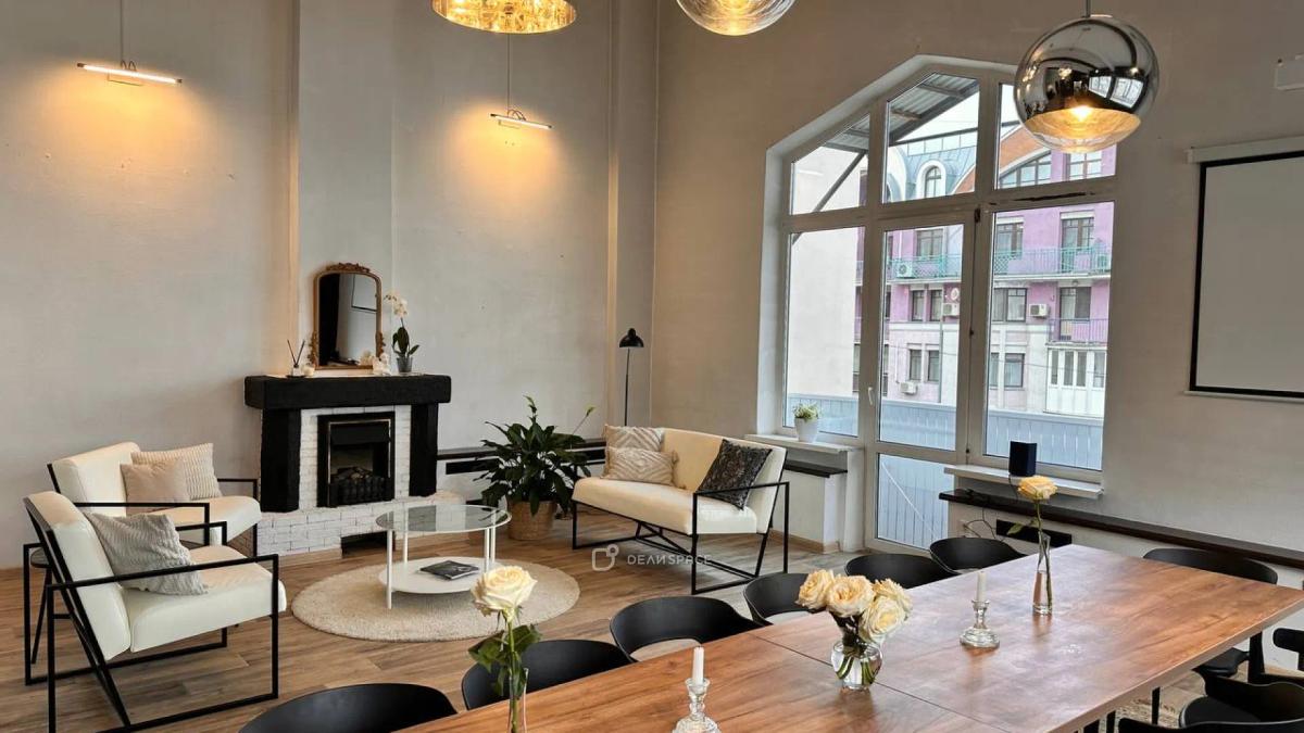 Банкетный зал Mansarda с балконом и кухней на Сретенке - Фото №2