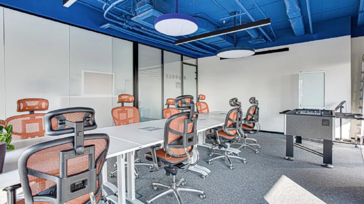 Современная переговорная в центре с видом на Сити - Фото №3