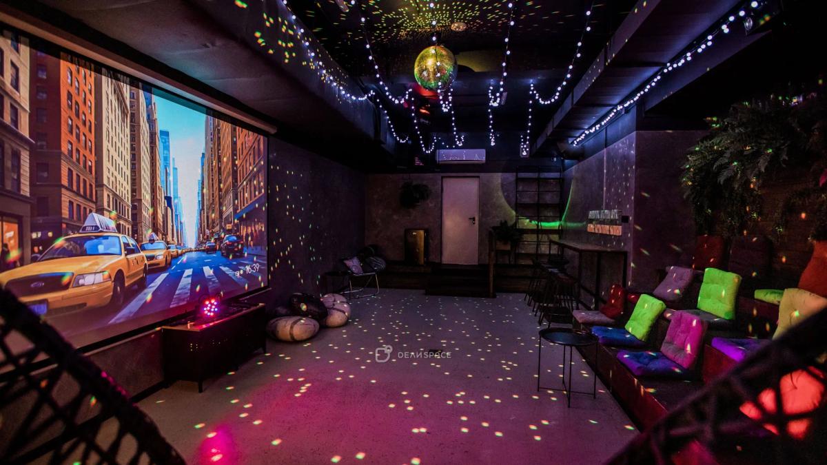 Лофт "ФЛОРА" с отдельным входом и караоке на Красном Октябре - Фото №1