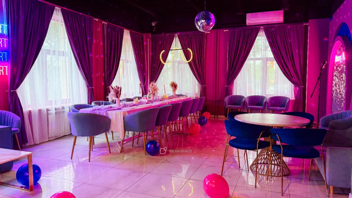 Memory - танцевальный лофт с караоке, большим экраном, фотозоной с неоном и сценой - Фото №7