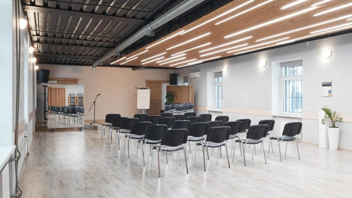 Студия 120м² для бизнес-встреч, тренингов, конференций, телесных практик на Чистых прудах - Фото №1