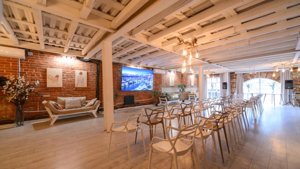 Зал для тренингов, конференций, семинаров, лекций или мастер-классов на Бауманской 150 кв.м до 120 человек - Фото №1