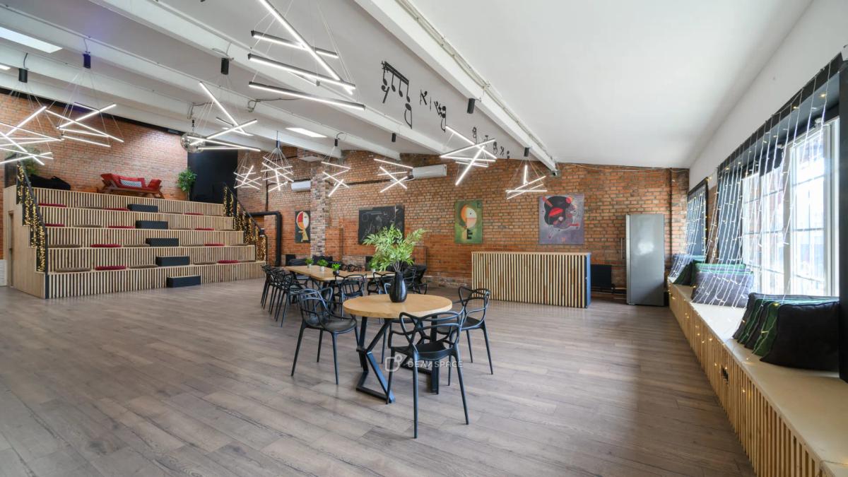 Зал для тренингов, конференций, семинаров, лекций и мастер-классов 150 кв.м  до 120 человек - Фото №1