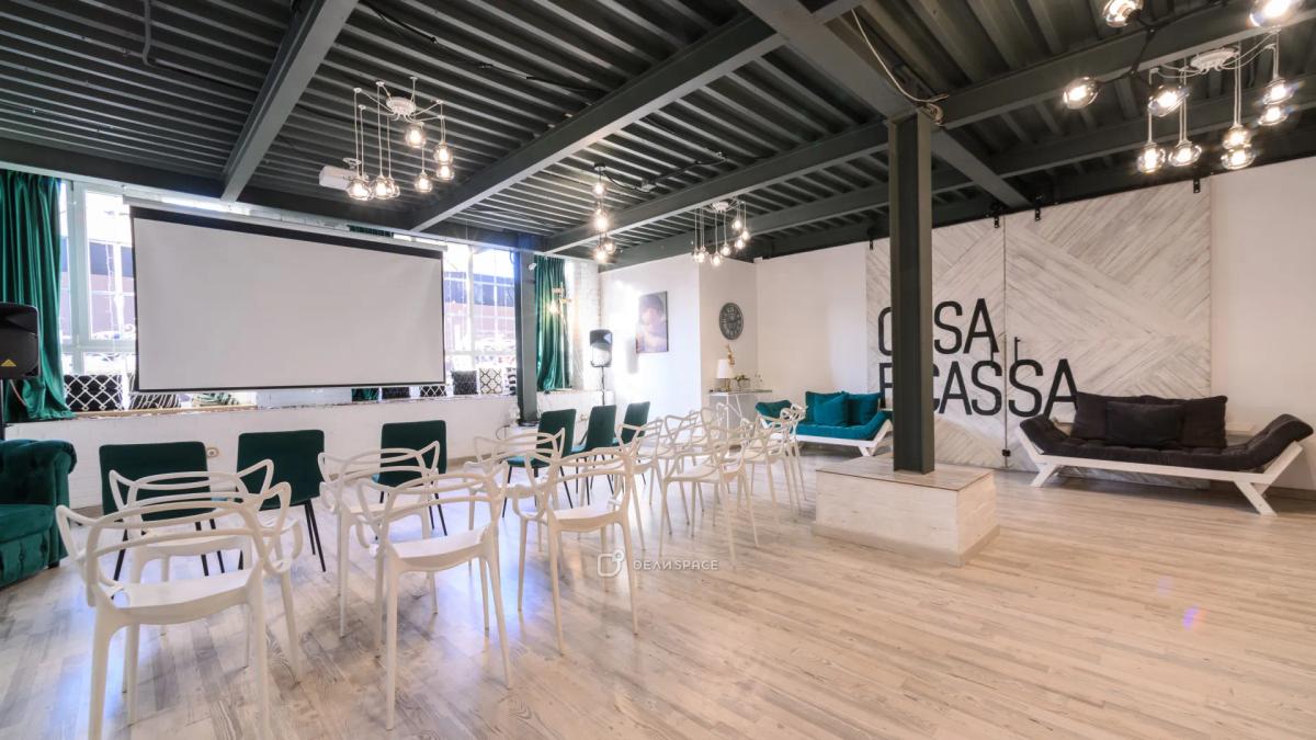 Зал для тренингов, конференций, семинаров, лекций или мастер-классов на Бауманской 110 кв.м до 60 человек - Фото №1