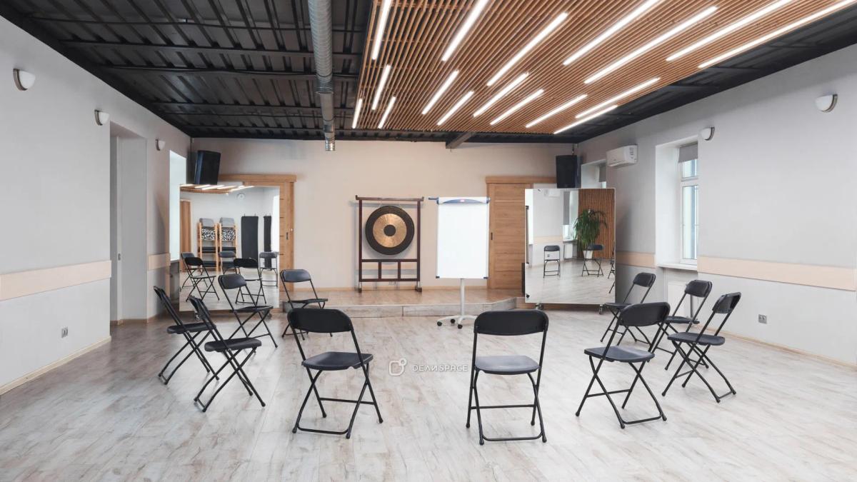 Зал 120 м2 для тренингов, конференций, групповых практик - Фото №1