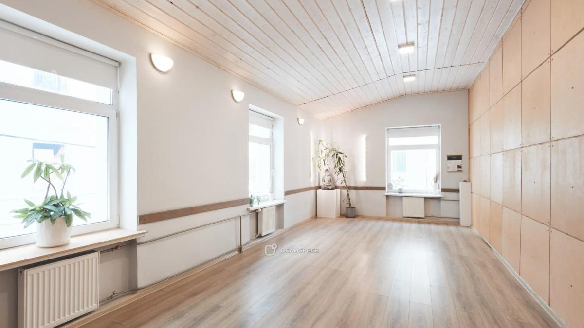 Зал 27 м2 для консультаций, йоги, танцев, семинаров в центре Москвы - Фото №1