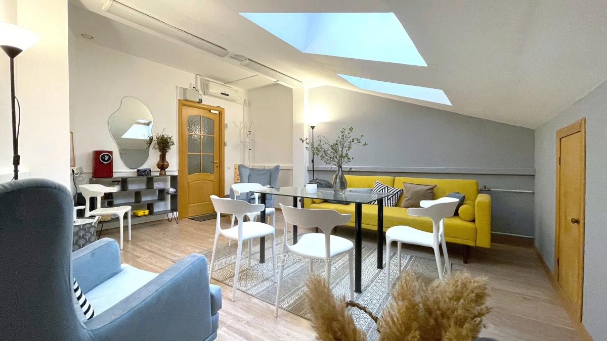 Солнечный кабинет Б-29 для тренингов, обучения и встреч на Бауманской - Фото №2