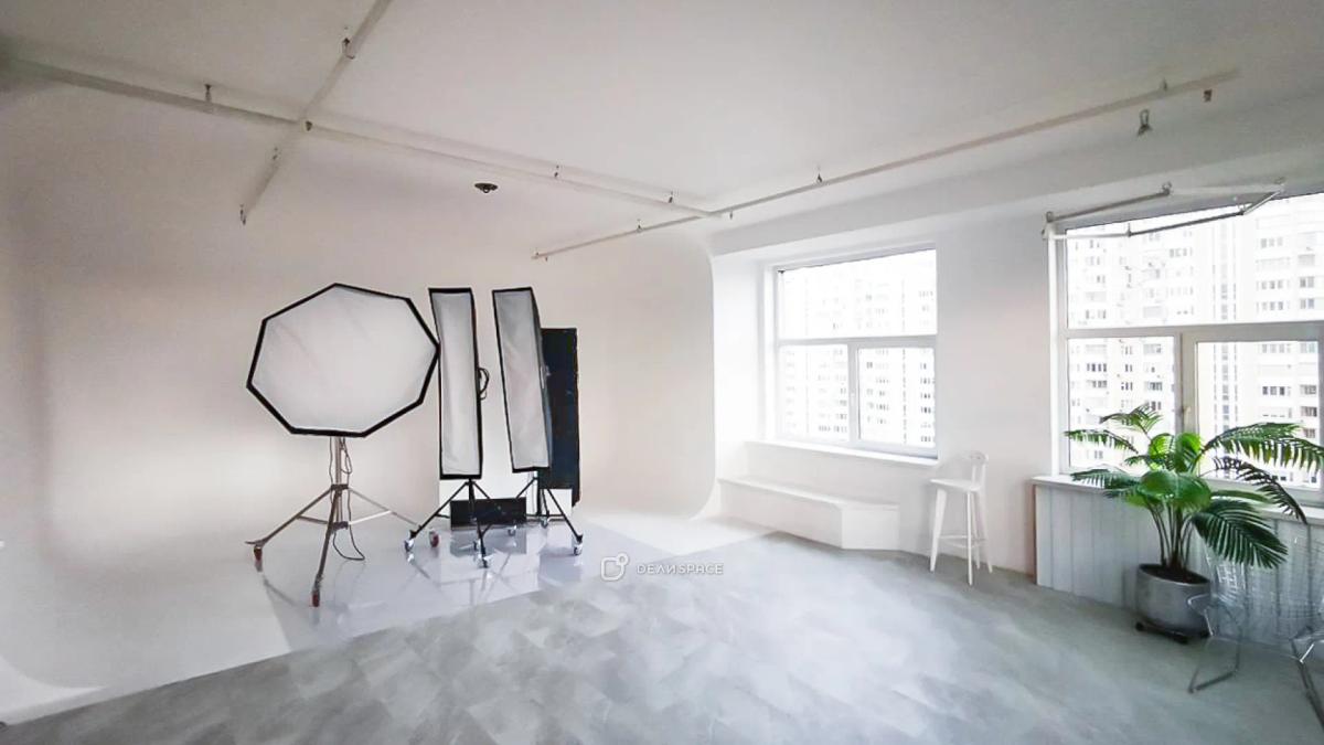 Зал «Бьянко» (Белый Зал с Тёплой Циклорамой) на Алексеевской - Фото №2