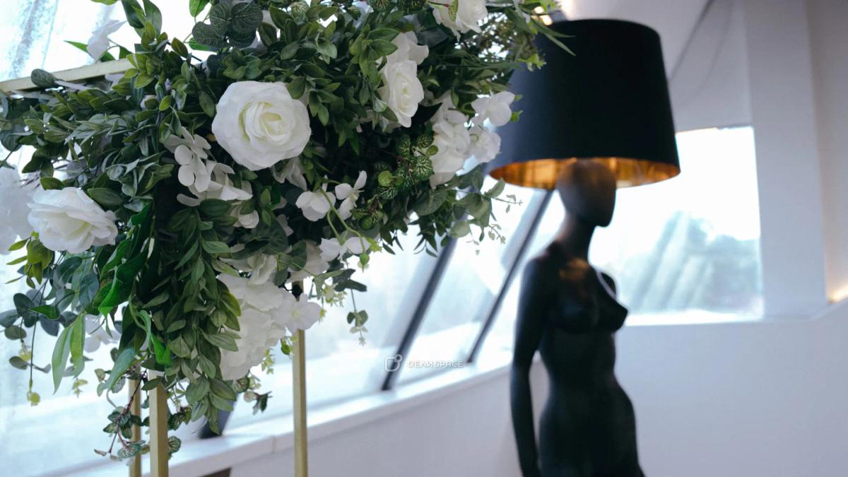 Светлый лофт с верандой на крыше в самом центре Москвы - Фото №9