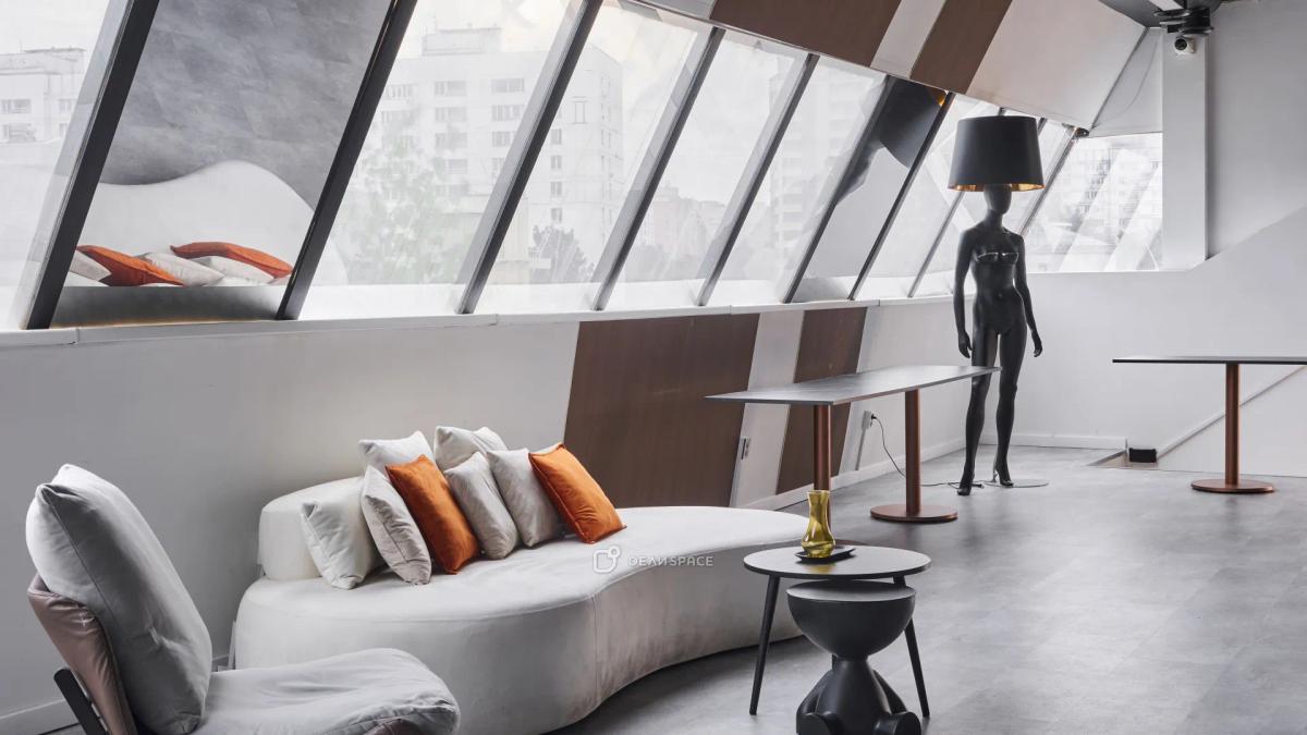 Светлый лофт с верандой на крыше в самом центре Москвы - Фото №1