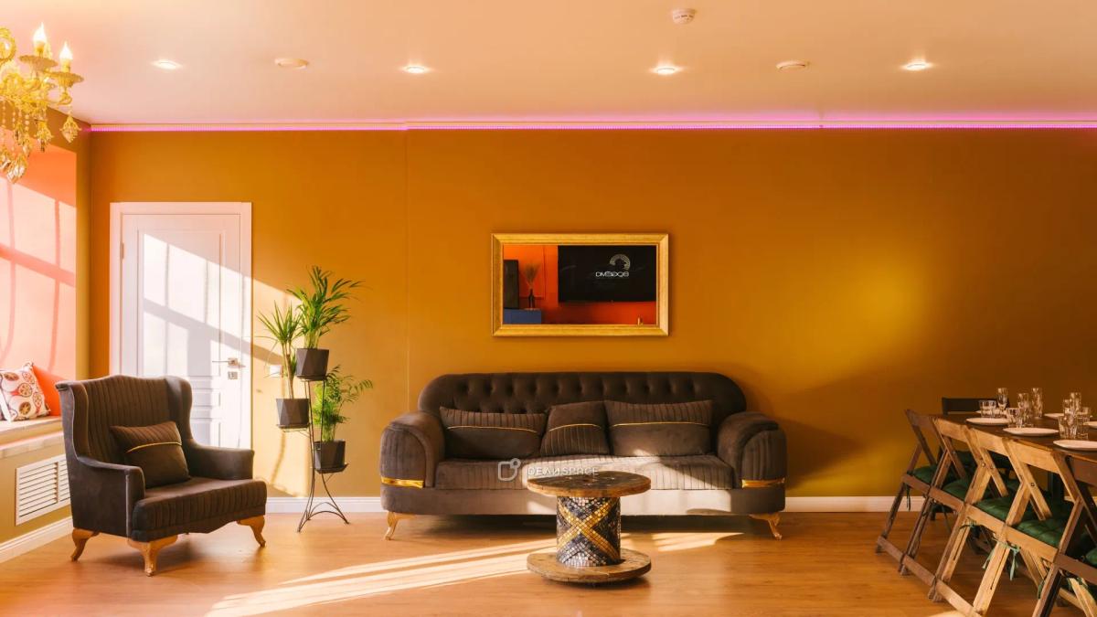 Банкетный зал ESTETIKA с караоке и неоновым освещением у метро Бауманская - Фото №5