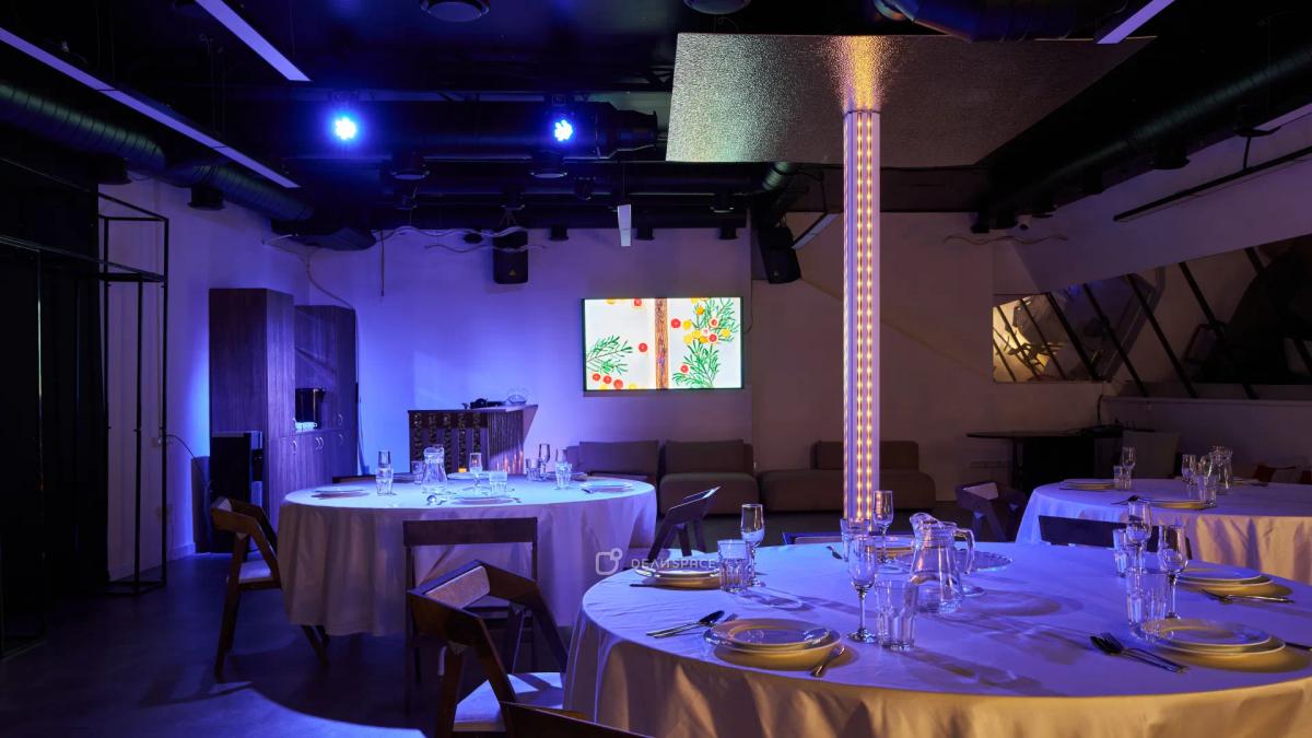 Банкетный зал с верандой на крыше в самом центре Москвы - Фото №1