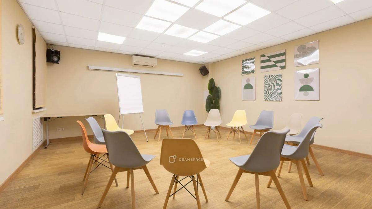 Зеленый зал для проведения семинаров и мастер-классов на Маяковской - Фото №7
