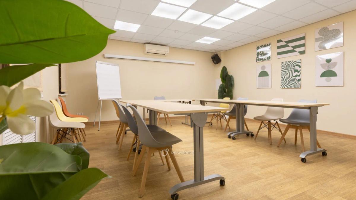 Зеленый зал для проведения семинаров и мастер-классов на Маяковской - Фото №1