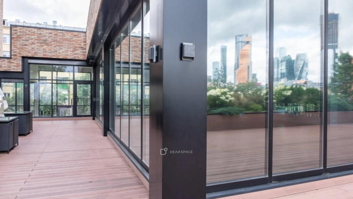 Лoфт с oткрытой вeрaндой 100 кв.м в центре Москвы - Фото №12