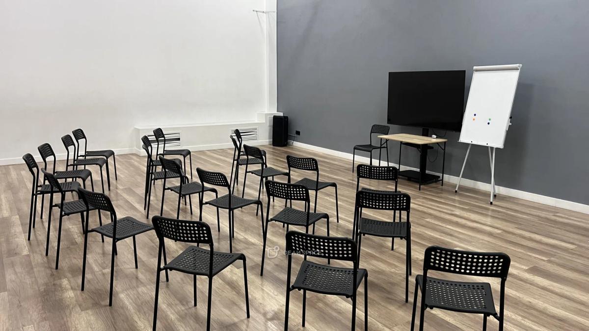 Зал для семинаров, тренингов 90 кв. м на Пражской - Фото №9