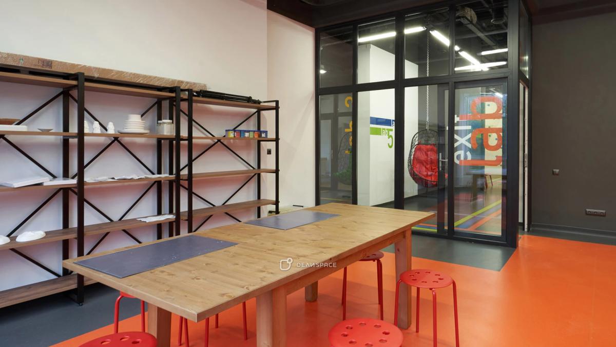 Аудитория №6 для мастер-классов мозаики, керамики, глины у метро Аэропорт - Фото №2